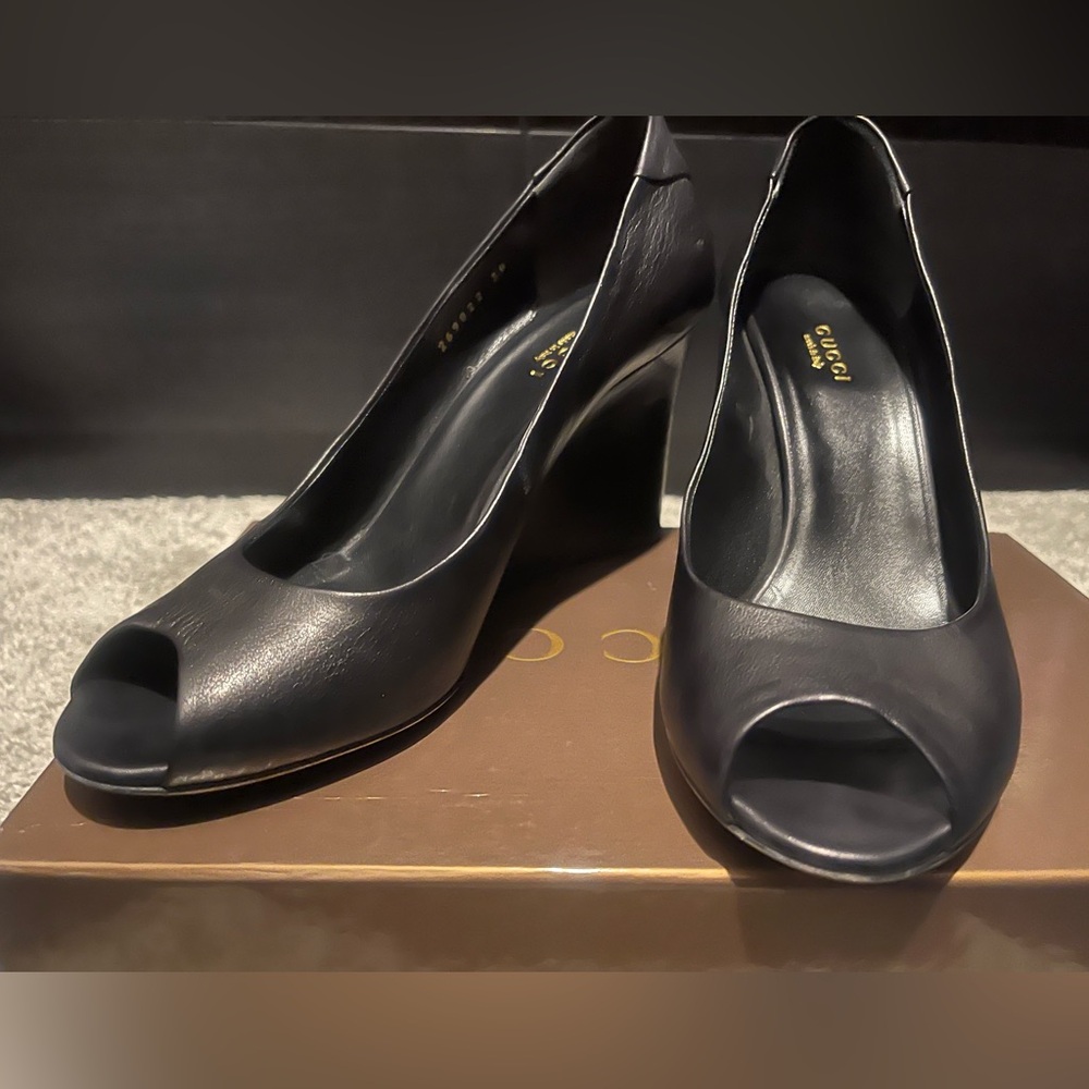 Gucci Women’s Leather Peep Toe Heels 38